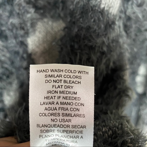 Joseph A Eyelash Soft Cozy Polka Dot Gray Sweater - Picture 5 of 8